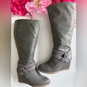 New Stylish Gray Knee-High Wedge Boots